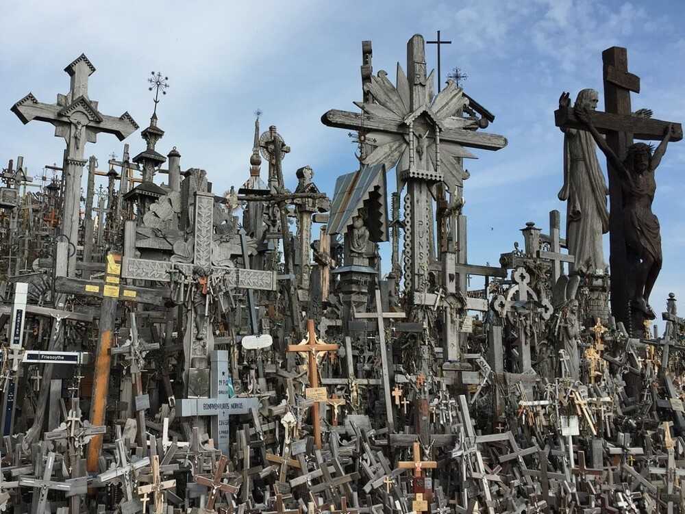 The Hill of Crosses is located 12 km (7.4 mi) north of the city of Šiauliai, in northern Lithuania. The tradition of leaving crosses on the hill is believed to have started after the 1831 uprising at a fort on the site, when citizens erected crosses to honor the rebels whose bodies could not be found. The hill has an estimated 100,000 crosses, as well as statues of the Virgin Mary, tiny effigies, and rosaries.